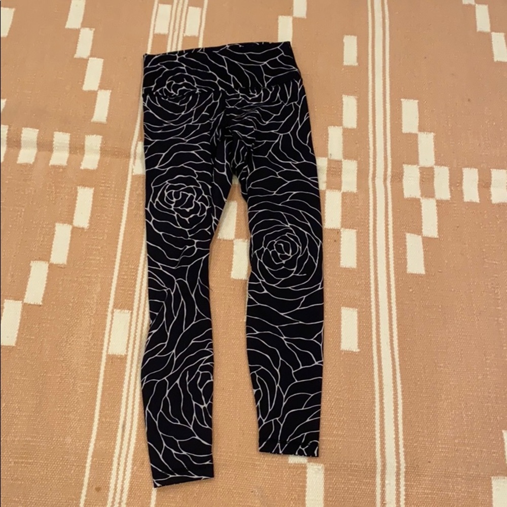 Lululemon black and white rose pattern
